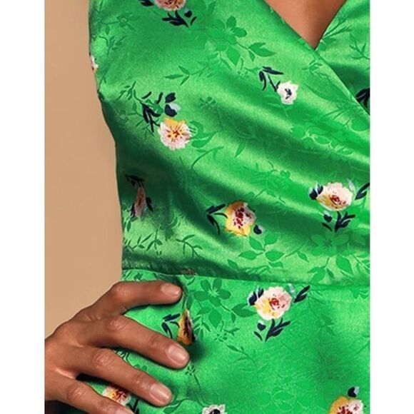 Lulu’s Chic Style Green Floral Jacquard Satin High-Low Midi Wrap Dress Sz. S - Picture 3 of 7